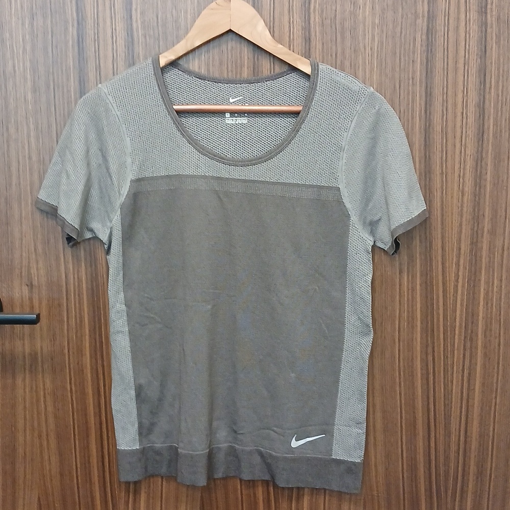 NIKE DRI-FIT SS Tee Shirt SZ M